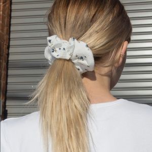Brandy Melville White and Blue Flower Scrunchie